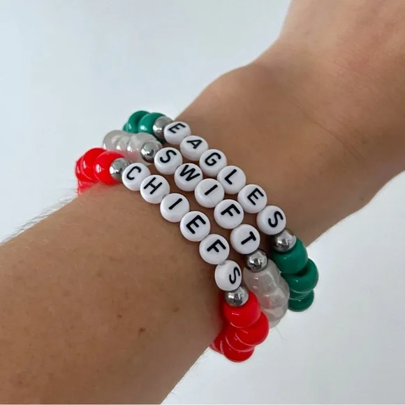 taylor swift chiefs bracelet